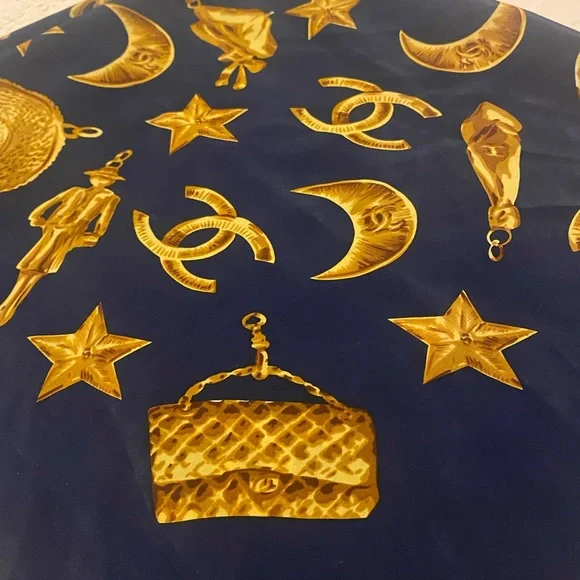 ❤️SOLD❤️ Authentic Chanel Scarf 💯 silk - Picture 4 of 6